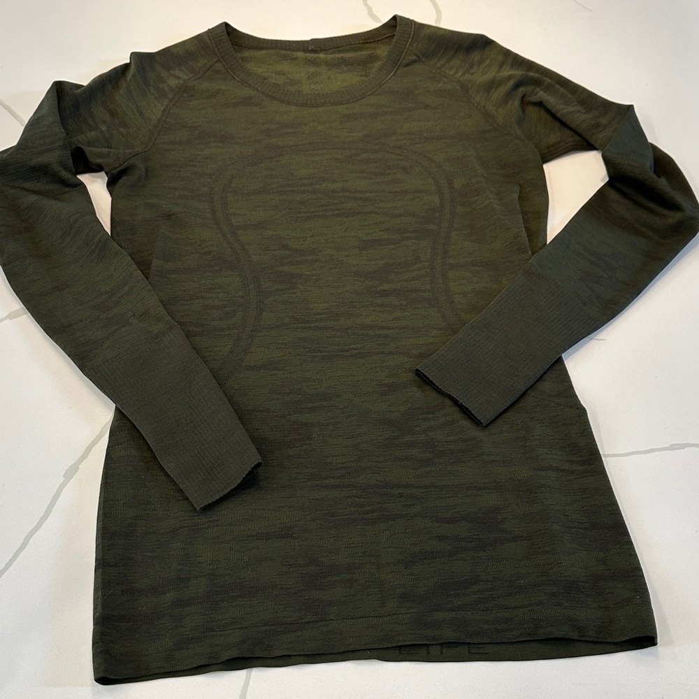 Lululemon run swiftly long leave tee green camouflage size 8